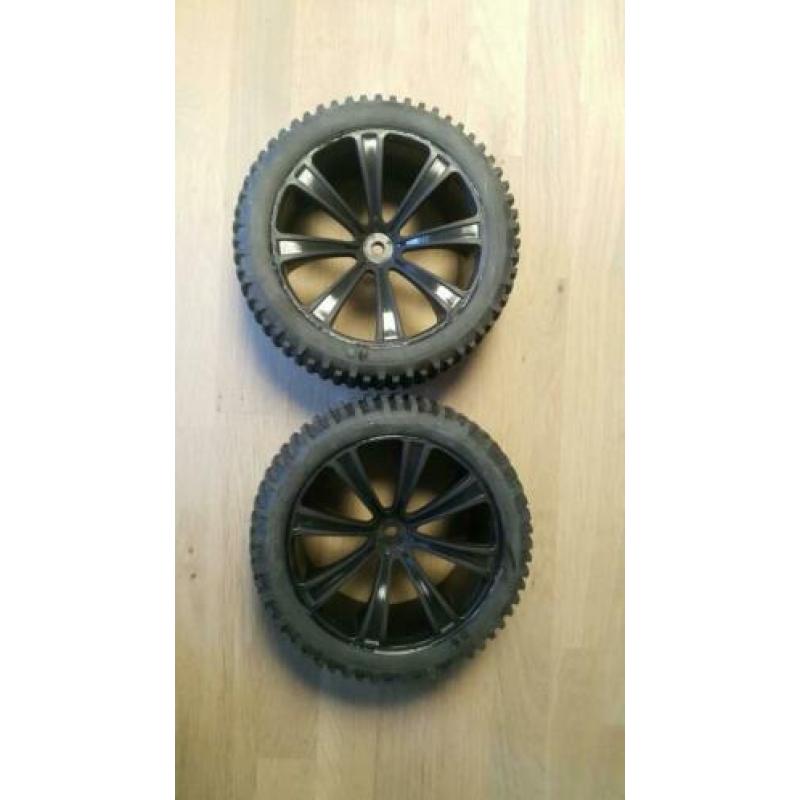 2 nieuwe FG wielen met banden