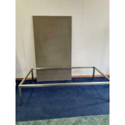Metaform S-16 salontafel, niet beschadigd.