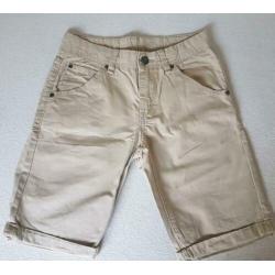 We beige korte broek maat 146