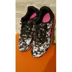 Sportschoenen dames Under armour, maat 40.