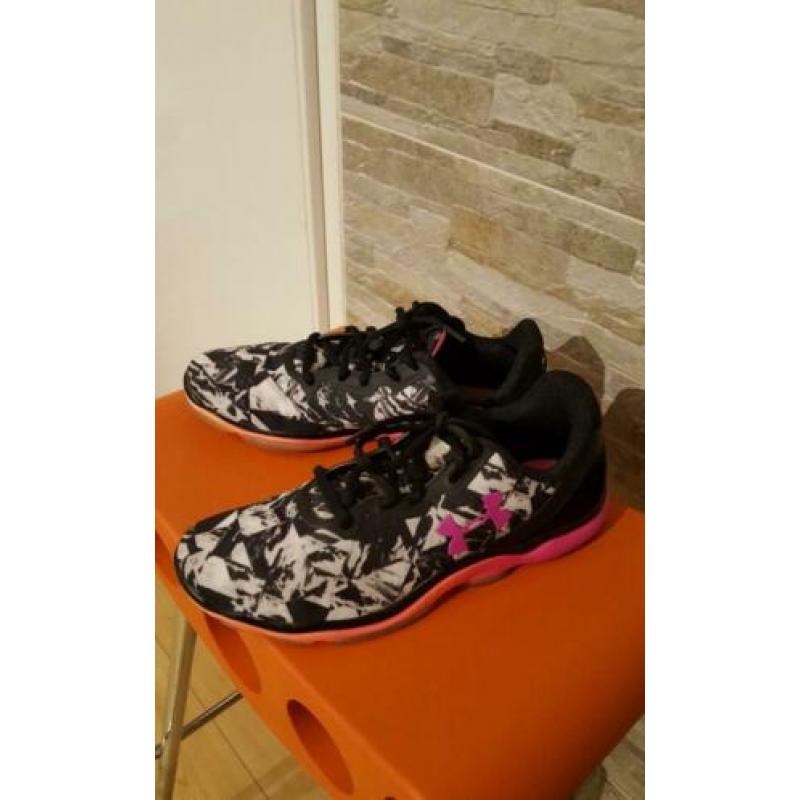 Sportschoenen dames Under armour, maat 40.
