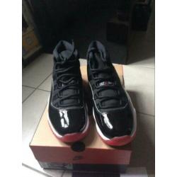 Nike air Jordan 11 black red