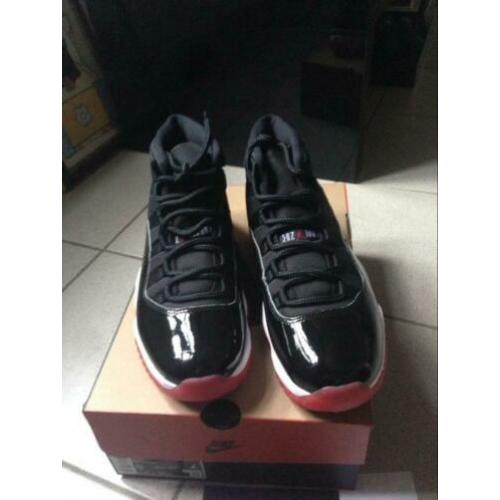 Nike air Jordan 11 black red