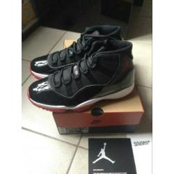Nike air Jordan 11 black red