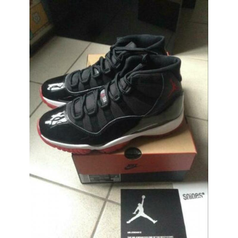 Nike air Jordan 11 black red