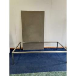 Metaform S-16 salontafel, niet beschadigd.