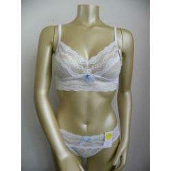 Nieuw setje van Btemptd, bralette maat M en string maat M