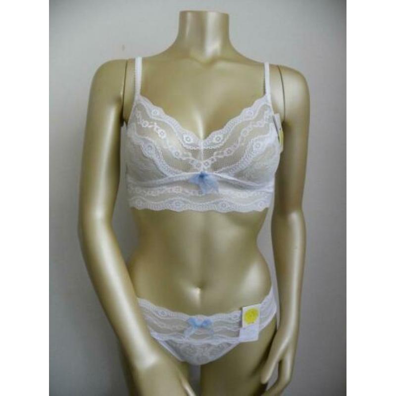 Nieuw setje van Btemptd, bralette maat M en string maat M