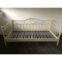 Metalen crème wit bed incl lattenbodem 90x200
