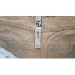 We beige korte broek maat 146