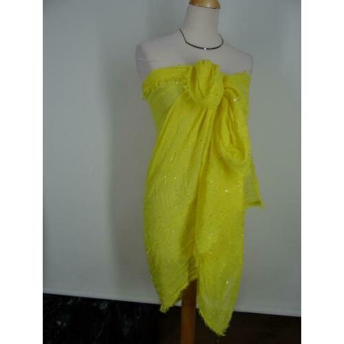 BETTY BARCLAY grote gele sjaal/pareo met pailletten.