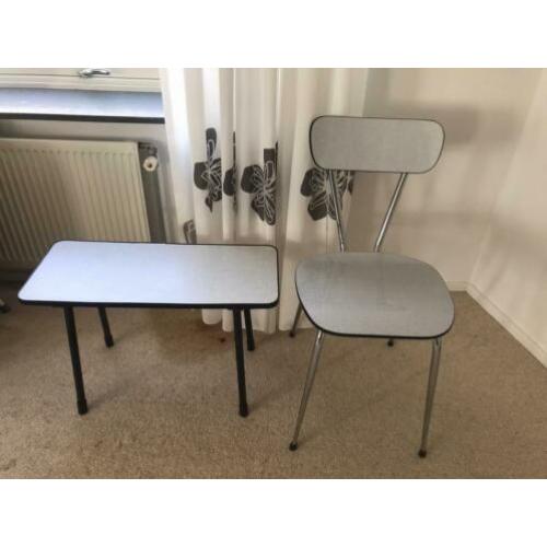 Vintage formica stoel met tafeltje