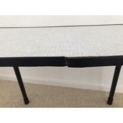 Vintage formica stoel met tafeltje