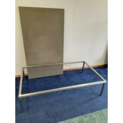 Metaform S-16 salontafel, niet beschadigd.