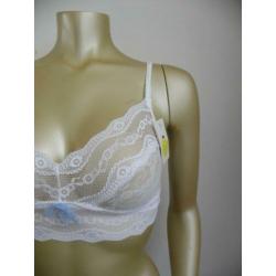 Nieuw setje van Btemptd, bralette maat M en string maat M