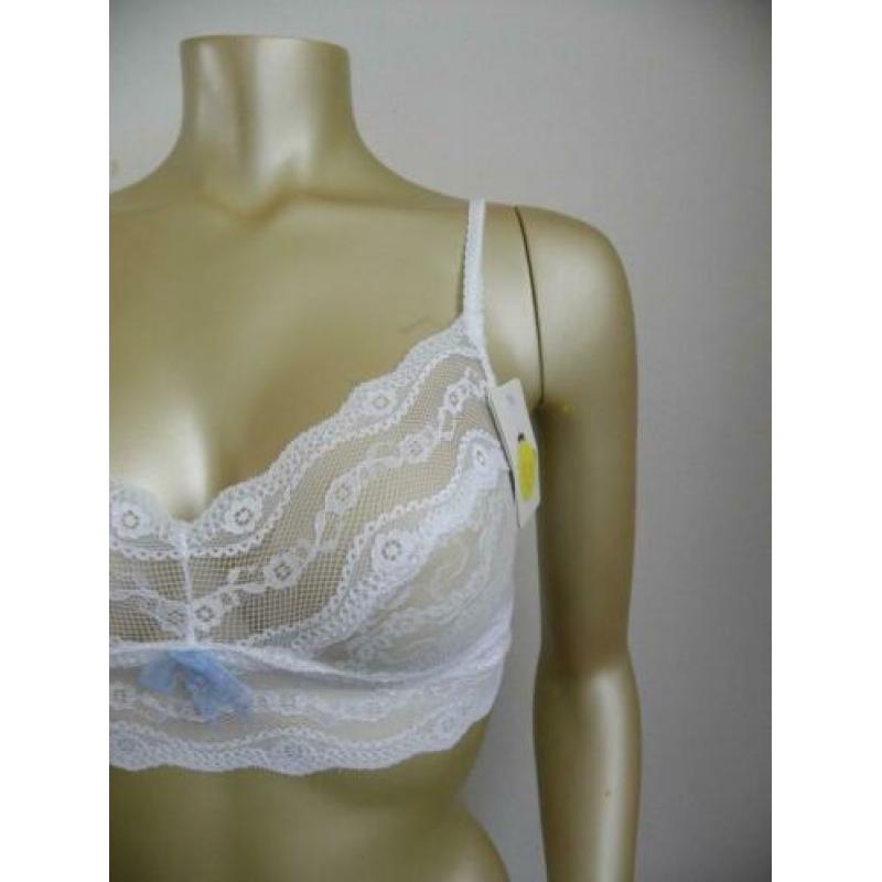 Nieuw setje van Btemptd, bralette maat M en string maat M