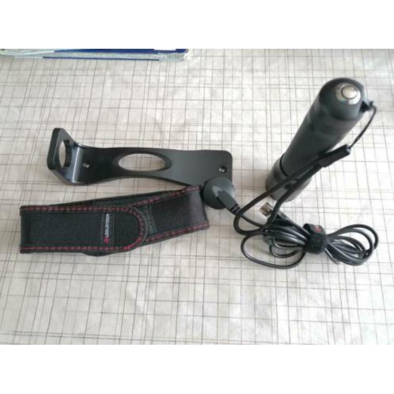 Led Lenser P7R 2018 + 3 accu's zaklamp