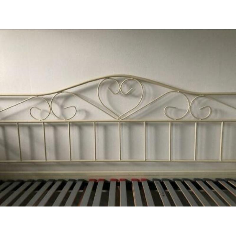 Metalen crème wit bed incl lattenbodem 90x200