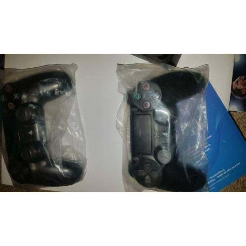 PS4 1TB + SONY DUALSHOCK 4 Zwart IN PLASTIC + DOOS