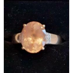 14 karaat gouden ring met zalmkleurige morganiet en diamant
