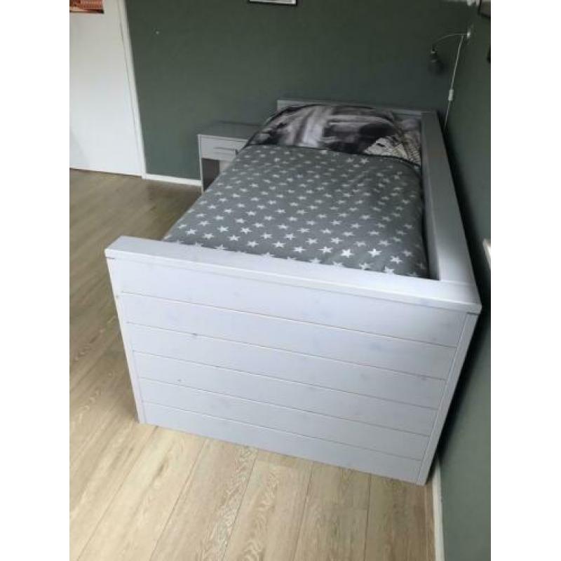 Bedbank Dennis met onderlade en nachtkastje Woood
