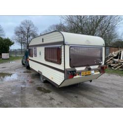 Bergland caravan festival caravan met beetje werk