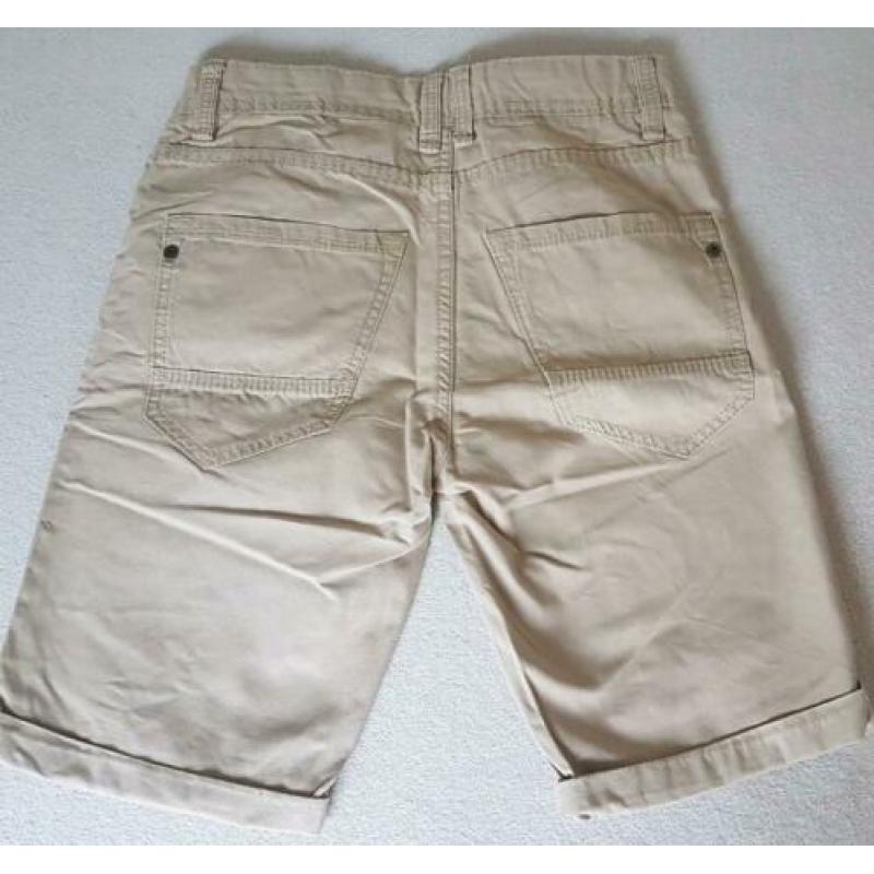 We beige korte broek maat 146