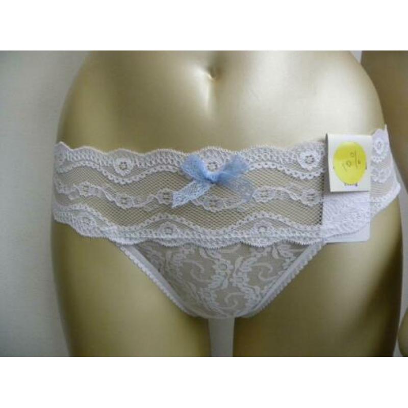 Nieuw setje van Btemptd, bralette maat M en string maat M