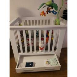 Mooie robuste baby box, lade, hoogglans wit