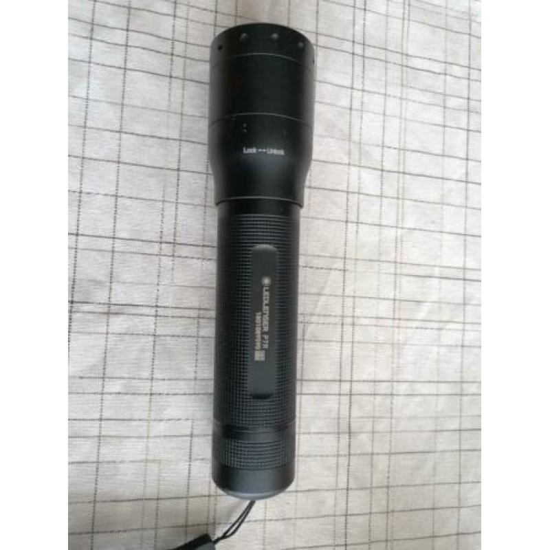 Led Lenser P7R 2018 + 3 accu's zaklamp