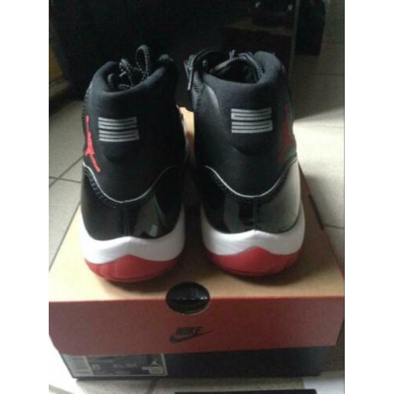 Nike air Jordan 11 black red