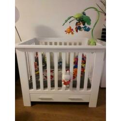 Mooie robuste baby box, lade, hoogglans wit