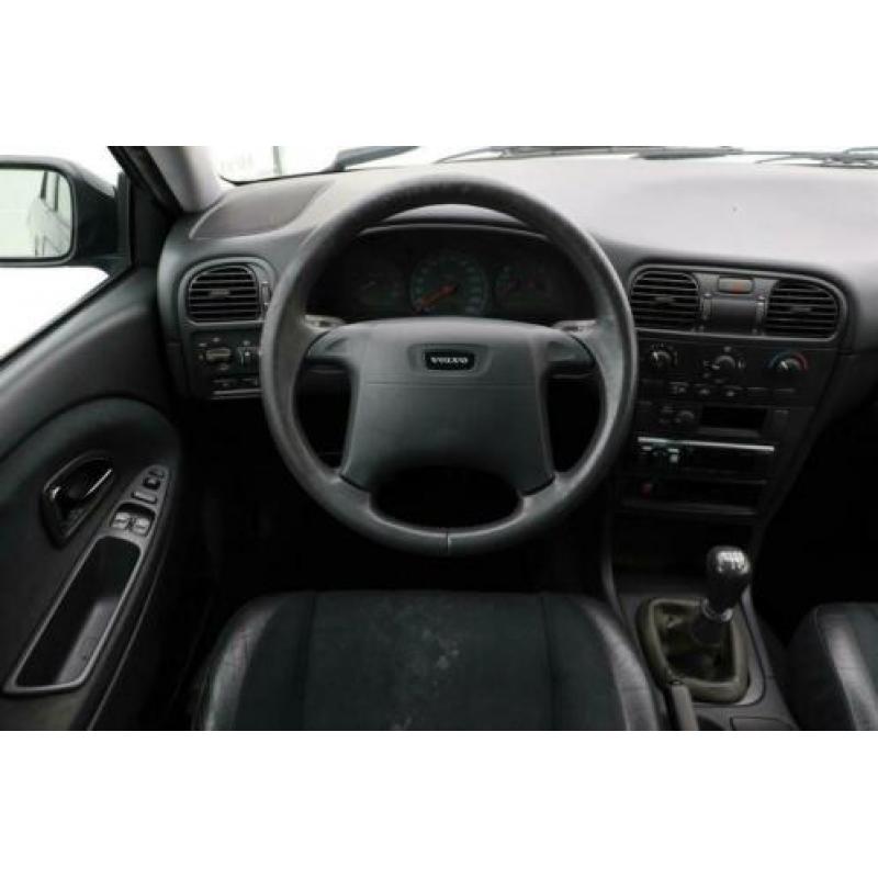 Volvo V40 1.8 | Airco | Trekhaak | Half leder/stof | Cruise