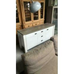 Brocante landelijk dressoir. Prijs 75. Verkeer in goede staa