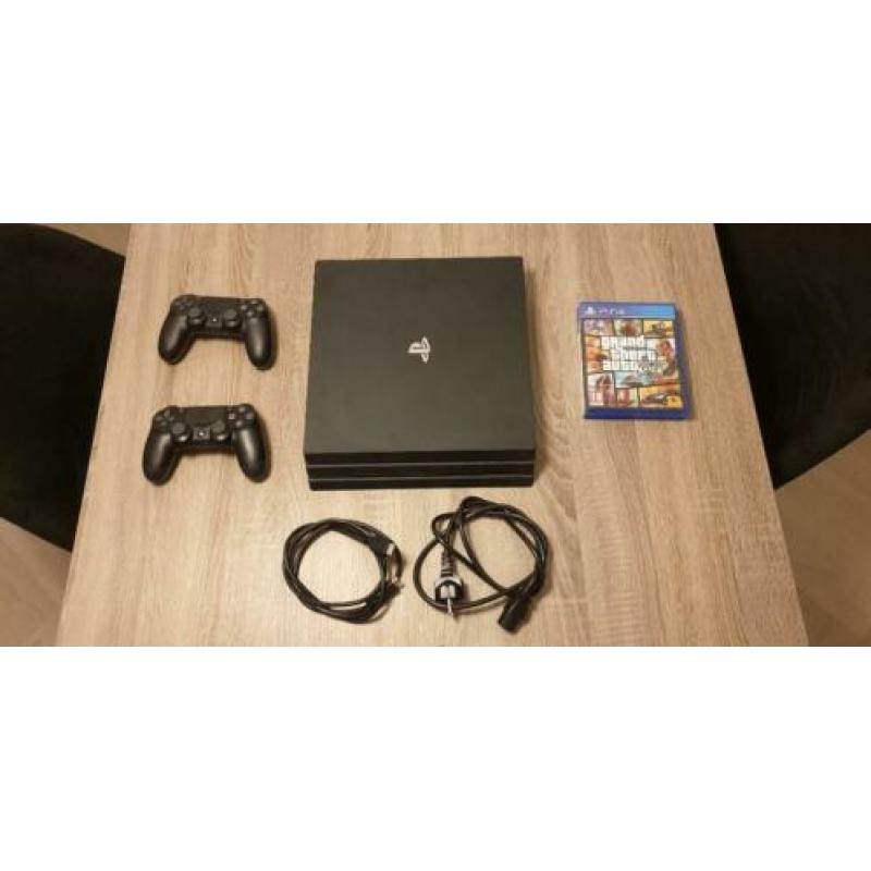 Playstation 4 Pro + 2 Controllers + FIFA 18 + GTA V - ZGAN