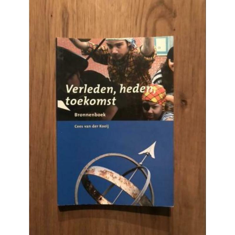 Verleden, heden, toekomst -bronnenboek -Cees v/d Kooij -pabo