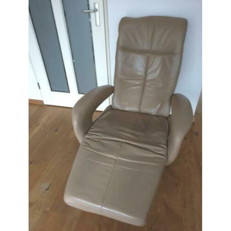 !! beige fauteuil leer relax stoel ziet er goed uit zie foto