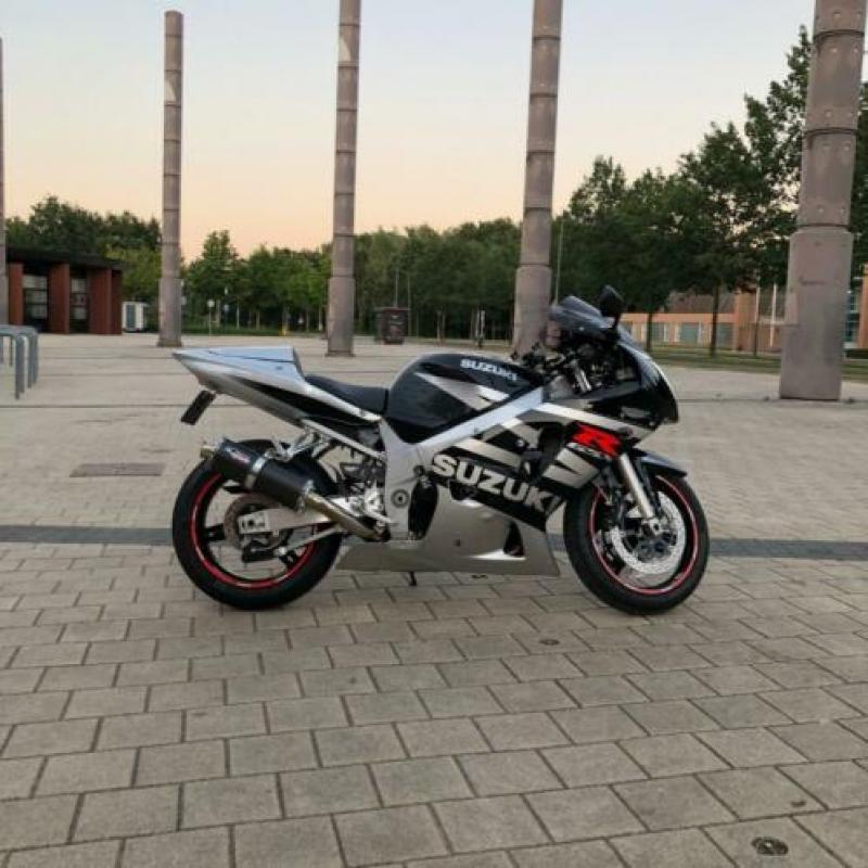 Suzuki GSXR 600 K3,compleet gemoderniseerd en technisch 100%