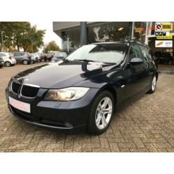 BMW 3-serie Touring 318i Business Line Trekhaak, Navigatie,