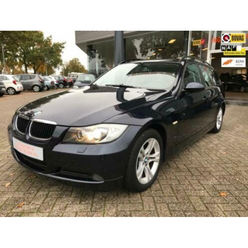 BMW 3-serie Touring 318i Business Line Trekhaak, Navigatie,