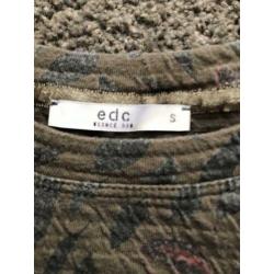 EDC sweater grijs/groen met rood blaadje maat S