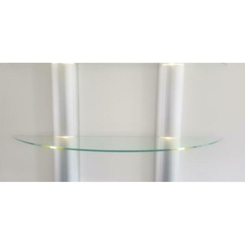 Hangende designkast met indirecte verlichting.