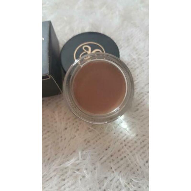 Anastasia Beverly Hills Blonde