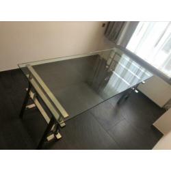 Prachtige industriële glazen eettafel
