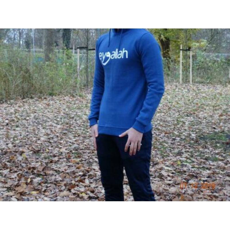 Eyvallah. Siyah ve Lacivert Kazaklar, Zwart en Blauwen Truie