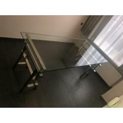 Prachtige industriële glazen eettafel