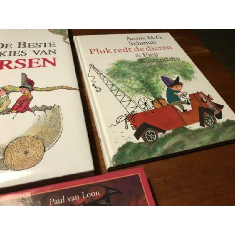 3 boeken griezelbus ,sprookjes Andersen ,Pluk redt de dieren