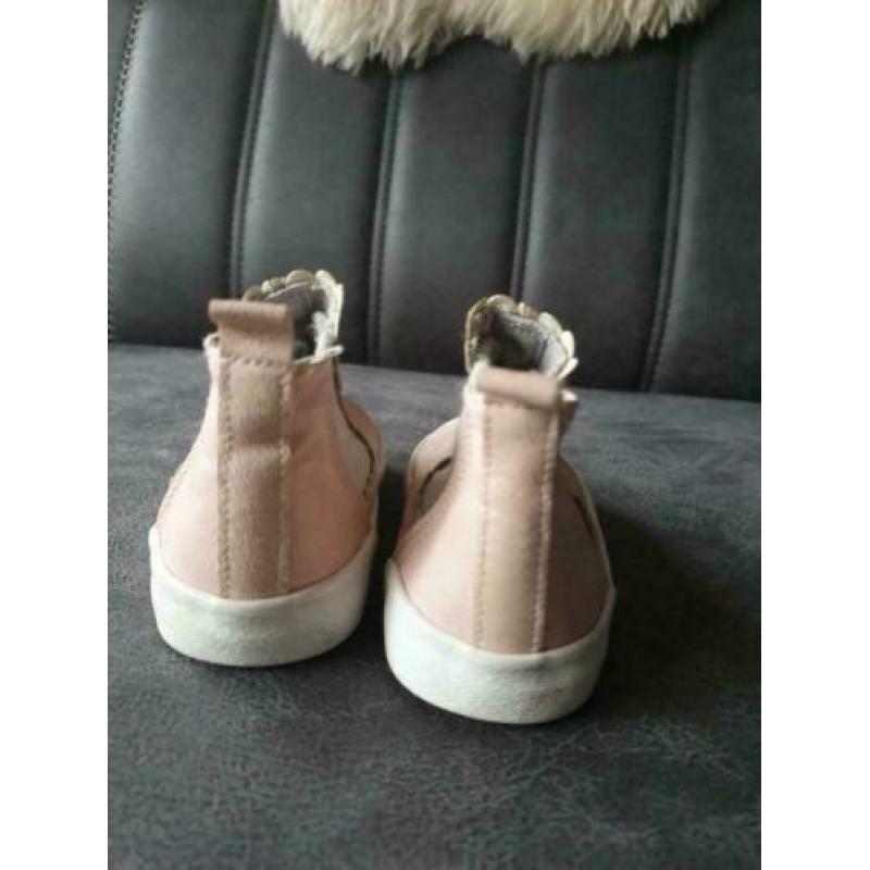 roze baby enkellaarsjes vanH&M mt. 20/21 igs