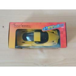 Shell Helix olie Enzo Ferrari 1:38 en een F1 sleutelhanger