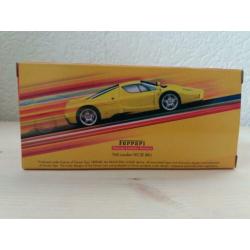 Shell Helix olie Enzo Ferrari 1:38 en een F1 sleutelhanger